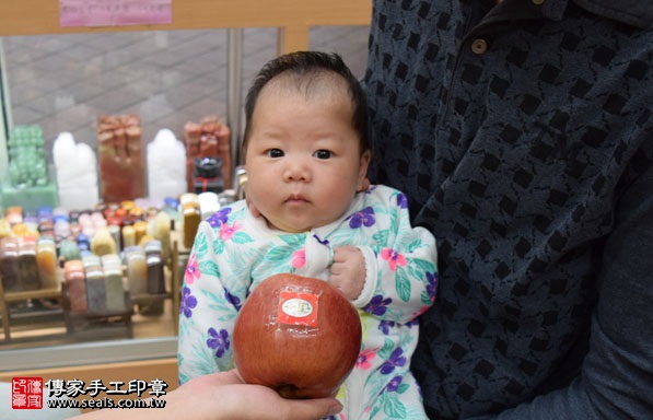 剃胎毛、滿月剃頭、嬰兒剃頭、嬰兒理髮、嬰兒剃髮、嬰兒剃胎毛、嬰兒滿月剃頭、寶寶剃頭、剃胎毛儀式、剃胎毛吉祥話、滿月剃頭儀式、滿月剃頭吉祥話、寶寶剃胎毛、寶寶滿月剃頭理髮、新北永和區剃胎毛、新北永和區滿月剃頭、新北永和區嬰兒剃頭剃胎毛、新北永和區嬰兒理髮、新北永和區嬰兒剃髮、李寶寶(新北永和區嬰兒寶寶滿月剃頭理髮、免費嬰兒剃胎毛儀式吉祥話)。中國風會場，爸媽寶貝免費穿「日中韓」古裝禮服。專業拍照、DVD光碟、證書。★購買「臍帶章、肚臍章、胎毛筆刷印章」贈送：剃頭、收涎、抓周，三選一。2016.12.03 照片8