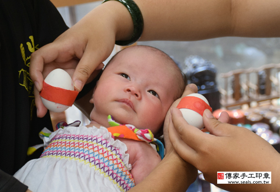 陳寶寶(台中北區嬰兒寶寶滿月剃頭理髮、免費嬰兒剃胎毛儀式吉祥話)。中國風會場，爸媽寶貝免費穿「日中韓」古裝禮服。專業拍照、DVD光碟、證書。★購買「臍帶章、肚臍章、胎毛筆刷印章」贈送：剃頭、收涎、抓周，三選一。 2015.09.04 照片4