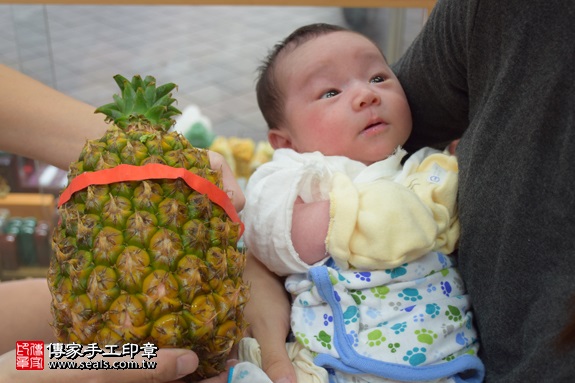 剃胎毛、滿月剃頭、嬰兒剃頭、嬰兒理髮、嬰兒剃髮、嬰兒剃胎毛、嬰兒滿月剃頭、寶寶剃頭、剃胎毛儀式、剃胎毛吉祥話、滿月剃頭儀式、滿月剃頭吉祥話、寶寶剃胎毛、寶寶滿月剃頭理髮、新北永和區剃胎毛、新北永和區滿月剃頭、新北永和區嬰兒剃頭剃胎毛、新北永和區嬰兒理髮、新北永和區嬰兒剃髮、林寶寶(新北永和區嬰兒寶寶滿月剃頭理髮、免費嬰兒剃胎毛儀式吉祥話)。中國風會場，爸媽寶貝免費穿「日中韓」古裝禮服。專業拍照、DVD光碟、證書。★購買「臍帶章、肚臍章、胎毛筆刷印章」贈送：剃頭、收涎、抓周，三選一。2017.07.19 照片14