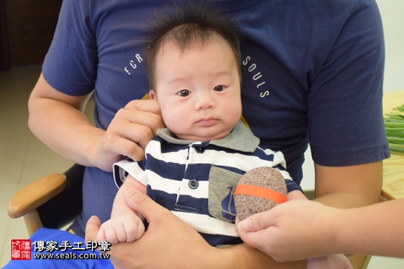 剃胎毛、滿月剃頭、嬰兒剃頭、嬰兒理髮、嬰兒剃髮、嬰兒剃胎毛、嬰兒滿月剃頭、寶寶剃頭、剃胎毛儀式、剃胎毛吉祥話、滿月剃頭儀式、滿月剃頭吉祥話、寶寶剃胎毛、寶寶滿月剃頭理髮、 新北市永和地區剃胎毛、新北市永和地區滿月剃頭、新北市永和地區嬰兒剃頭剃胎毛、新北市永和地區嬰兒理髮、新北市嬰兒剃髮、王寶寶(新北永和區府嬰兒寶寶滿月剃頭理髮、免費到府嬰兒剃胎毛儀式吉祥話)。到府剃頭剃胎毛主持、專業拍照、DVD光碟、證書。★購買「臍帶章、肚臍章、胎毛筆刷印章」贈送：剃頭、收涎、抓周，三選一。2017.09.15照片5