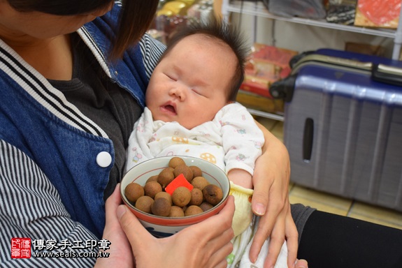 剃胎毛、滿月剃頭、嬰兒剃頭、嬰兒理髮、嬰兒剃髮、嬰兒剃胎毛、嬰兒滿月剃頭、寶寶剃頭、剃胎毛儀式、剃胎毛吉祥話、滿月剃頭儀式、滿月剃頭吉祥話、寶寶剃胎毛、寶寶滿月剃頭理髮、 新北市永和地區剃胎毛、新北市永和地區滿月剃頭、新北市永和地區嬰兒剃頭剃胎毛、新北市永和地區嬰兒理髮、新北市嬰兒剃髮、陳寶寶(新北永和區嬰兒寶寶滿月剃頭理髮、免費嬰兒剃胎毛儀式吉祥話)。中國風會場，爸媽寶貝免費穿「日中韓」古裝禮服。專業拍照、DVD光碟、證書。★購買「臍帶章、肚臍章、胎毛筆刷印章」贈送：剃頭、收涎、抓周，三選一。2017.10.28照片7