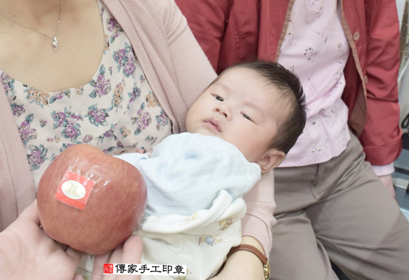 游寶寶(新北永和區嬰兒寶寶滿月剃頭理髮、免費嬰兒剃胎毛儀式吉祥話)。中國風會場，爸媽寶貝免費穿「日中韓」古裝禮服。專業拍照、DVD光碟、證書。★購買「臍帶章、肚臍章、胎毛筆刷印章」贈送：剃頭、收涎、抓周，三選一。 2015.12.02 照片8