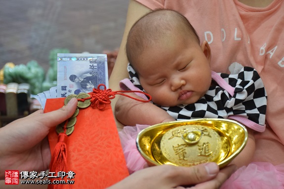 剃胎毛、滿月剃頭、嬰兒剃頭、嬰兒理髮、嬰兒剃髮、嬰兒剃胎毛、嬰兒滿月剃頭、寶寶剃頭、剃胎毛儀式、剃胎毛吉祥話、滿月剃頭儀式、滿月剃頭吉祥話、寶寶剃胎毛、寶寶滿月剃頭理髮、新北永和區剃胎毛、新北永和區滿月剃頭、新北永和區嬰兒剃頭剃胎毛、新北永和區嬰兒理髮、新北永和區嬰兒剃髮、呂寶寶(新北永和區嬰兒寶寶滿月剃頭理髮、免費嬰兒剃胎毛儀式吉祥話)。中國風會場，爸媽寶貝免費穿「日中韓」古裝禮服。專業拍照、DVD光碟、證書。★購買「臍帶章、肚臍章、胎毛筆刷印章」贈送：剃頭、收涎、抓周，三選一。2016.10.30 照片15