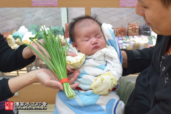 剃胎毛、滿月剃頭、嬰兒剃頭、嬰兒理髮、嬰兒剃髮、嬰兒剃胎毛、嬰兒滿月剃頭、寶寶剃頭、剃胎毛儀式、剃胎毛吉祥話、滿月剃頭儀式、滿月剃頭吉祥話、寶寶剃胎毛、寶寶滿月剃頭理髮、新北永和區剃胎毛、新北永和區滿月剃頭、新北永和區嬰兒剃頭剃胎毛、新北永和區嬰兒理髮、新北永和區嬰兒剃髮、林寶寶(新北永和區嬰兒寶寶滿月剃頭理髮、免費嬰兒剃胎毛儀式吉祥話)。中國風會場，爸媽寶貝免費穿「日中韓」古裝禮服。專業拍照、DVD光碟、證書。★購買「臍帶章、肚臍章、胎毛筆刷印章」贈送：剃頭、收涎、抓周，三選一。2017.02.06 照片10