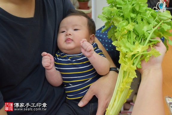 剃胎毛、滿月剃頭、嬰兒剃頭、嬰兒理髮、嬰兒剃髮、嬰兒剃胎毛、嬰兒滿月剃頭、寶寶剃頭、剃胎毛儀式、剃胎毛吉祥話、滿月剃頭儀式、滿月剃頭吉祥話、寶寶剃胎毛、寶寶滿月剃頭理髮、新北永和區剃胎毛、新北永和區滿月剃頭、新北永和區嬰兒剃頭剃胎毛、新北永和區嬰兒理髮、新北永和區嬰兒剃髮、余寶寶(新北永和區嬰兒寶寶滿月剃頭理髮、免費嬰兒剃胎毛儀式吉祥話)。中國風會場，爸媽寶貝免費穿「日中韓」古裝禮服。專業拍照、DVD光碟、證書。★購買「臍帶章、肚臍章、胎毛筆刷印章」贈送：剃頭、收涎、抓周，三選一。2017.04.09 照片12