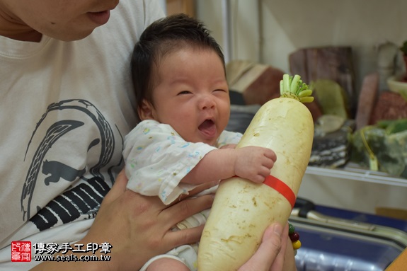 剃胎毛、滿月剃頭、嬰兒剃頭、嬰兒理髮、嬰兒剃髮、嬰兒剃胎毛、嬰兒滿月剃頭、寶寶剃頭、剃胎毛儀式、剃胎毛吉祥話、滿月剃頭儀式、滿月剃頭吉祥話、寶寶剃胎毛、寶寶滿月剃頭理髮、新北永和區剃胎毛、新北永和區滿月剃頭、新北永和區嬰兒剃頭剃胎毛、新北永和區嬰兒理髮、新北永和區嬰兒剃髮、唐寶寶(新北永和區嬰兒寶寶滿月剃頭理髮、免費嬰兒剃胎毛儀式吉祥話)。中國風會場，爸媽寶貝免費穿「日中韓」古裝禮服。專業拍照、DVD光碟、證書。★購買「臍帶章、肚臍章、胎毛筆刷印章」贈送：剃頭、收涎、抓周，三選一。2017.04.09 照片11