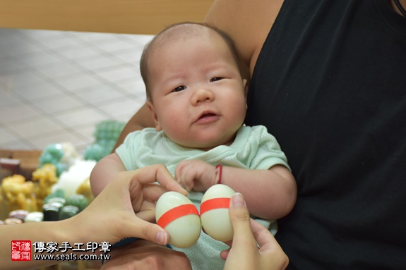 剃胎毛、滿月剃頭、嬰兒剃頭、嬰兒理髮、嬰兒剃髮、嬰兒剃胎毛、嬰兒滿月剃頭、寶寶剃頭、剃胎毛儀式、剃胎毛吉祥話、滿月剃頭儀式、滿月剃頭吉祥話、寶寶剃胎毛、寶寶滿月剃頭理髮、 新北市永和地區剃胎毛、新北市永和地區滿月剃頭、新北市永和地區嬰兒剃頭剃胎毛、新北市永和地區嬰兒理髮、新北市嬰兒剃髮、莊寶寶(新北永和區嬰兒寶寶滿月剃頭理髮、免費嬰兒剃胎毛儀式吉祥話)。中國風會場，爸媽寶貝免費穿「日中韓」古裝禮服。專業拍照、DVD光碟、證書。★購買「臍帶章、肚臍章、胎毛筆刷印章」贈送：剃頭、收涎、抓周，三選一。2017.09.06照片4