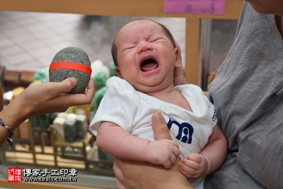 剃胎毛、滿月剃頭、嬰兒剃頭、嬰兒理髮、嬰兒剃髮、嬰兒剃胎毛、嬰兒滿月剃頭、寶寶剃頭、剃胎毛儀式、剃胎毛吉祥話、滿月剃頭儀式、滿月剃頭吉祥話、寶寶剃胎毛、寶寶滿月剃頭理髮、 新北市永和地區剃胎毛、新北市永和地區滿月剃頭、新北市永和地區嬰兒剃頭剃胎毛、新北市永和地區嬰兒理髮、新北市嬰兒剃髮、鄭寶寶(新北永和區嬰兒寶寶滿月剃頭理髮、免費嬰兒剃胎毛儀式吉祥話)。中國風會場，爸媽寶貝免費穿「日中韓」古裝禮服。專業拍照、DVD光碟、證書。★購買「臍帶章、肚臍章、胎毛筆刷印章」贈送：剃頭、收涎、抓周，三選一。2017.09.30照片5