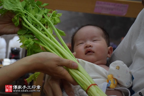 剃胎毛、滿月剃頭、嬰兒剃頭、嬰兒理髮、嬰兒剃髮、嬰兒剃胎毛、嬰兒滿月剃頭、寶寶剃頭、剃胎毛儀式、剃胎毛吉祥話、滿月剃頭儀式、滿月剃頭吉祥話、寶寶剃胎毛、寶寶滿月剃頭理髮、新北永和區剃胎毛、新北永和區滿月剃頭、新北永和區嬰兒剃頭剃胎毛、新北永和區嬰兒理髮、新北永和區嬰兒剃髮、林寶寶(新北永和區嬰兒寶寶滿月剃頭理髮、免費嬰兒剃胎毛儀式吉祥話)。中國風會場，爸媽寶貝免費穿「日中韓」古裝禮服。專業拍照、DVD光碟、證書。★購買「臍帶章、肚臍章、胎毛筆刷印章」贈送：剃頭、收涎、抓周，三選一。2016.07.01  照片11