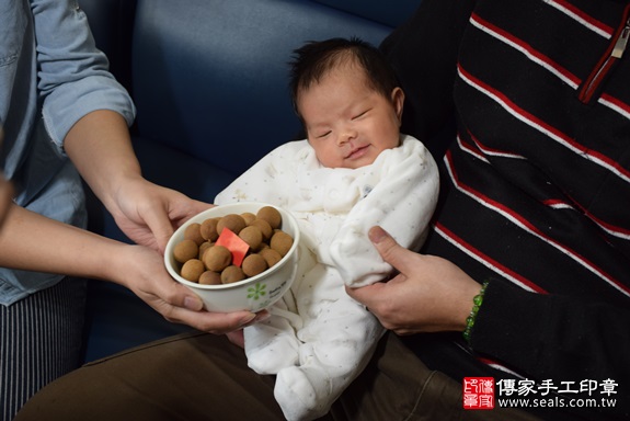 剃胎毛、滿月剃頭、嬰兒剃頭、嬰兒理髮、嬰兒剃髮、嬰兒剃胎毛、嬰兒滿月剃頭、寶寶剃頭、剃胎毛儀式、剃胎毛吉祥話、滿月剃頭儀式、滿月剃頭吉祥話、寶寶剃胎毛、寶寶滿月剃頭理髮、 台北北投區剃胎毛、台北北投區滿月剃頭、 台北北投區嬰兒剃頭剃胎毛、台北北投區嬰兒理髮、台北北投區嬰兒剃髮、賴寶寶(台北北投區到府嬰兒寶寶滿月剃頭理髮、免費到府嬰兒剃胎毛儀式吉祥話)。到府剃頭剃胎毛主持、專業拍照、DVD光碟、證書。★購買「臍帶章、肚臍章、胎毛筆刷印章」贈送：剃頭、收涎、抓周，三選一。2017.01.13  照片7