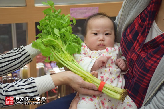 剃胎毛、滿月剃頭、嬰兒剃頭、嬰兒理髮、嬰兒剃髮、嬰兒剃胎毛、嬰兒滿月剃頭、寶寶剃頭、剃胎毛儀式、剃胎毛吉祥話、滿月剃頭儀式、滿月剃頭吉祥話、寶寶剃胎毛、寶寶滿月剃頭理髮、新北永和區剃胎毛、新北永和區滿月剃頭、新北永和區嬰兒剃頭剃胎毛、新北永和區嬰兒理髮、新北永和區嬰兒剃髮、廖寶寶(新北永和區嬰兒寶寶滿月剃頭理髮、免費嬰兒剃胎毛儀式吉祥話)。中國風會場，爸媽寶貝免費穿「日中韓」古裝禮服。專業拍照、DVD光碟、證書。★購買「臍帶章、肚臍章、胎毛筆刷印章」贈送：剃頭、收涎、抓周，三選一。2017.02.05 照片11