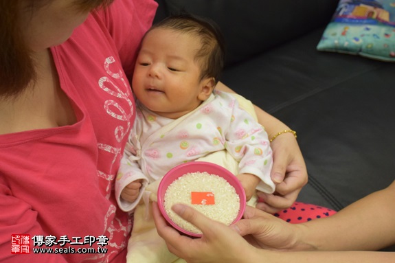 剃胎毛、滿月剃頭、嬰兒剃頭、嬰兒理髮、嬰兒剃髮、嬰兒剃胎毛、嬰兒滿月剃頭、寶寶剃頭、剃胎毛儀式、剃胎毛吉祥話、滿月剃頭儀式、滿月剃頭吉祥話、寶寶剃胎毛、寶寶滿月剃頭理髮、 新北市蘆洲地區剃胎毛、新北市蘆洲地區滿月剃頭、新北市蘆洲地區嬰兒剃頭剃胎毛、新北市蘆洲地區嬰兒理髮、新北市嬰兒剃髮、陳寶寶(新北蘆洲區到府嬰兒寶寶滿月剃頭理髮、免費到府嬰兒剃胎毛儀式吉祥話)。到府剃頭剃胎毛主持、專業拍照、DVD光碟、證書。★購買「臍帶章、肚臍章、胎毛筆刷印章」贈送：剃頭、收涎、抓周，三選一。2017.09.03照片6