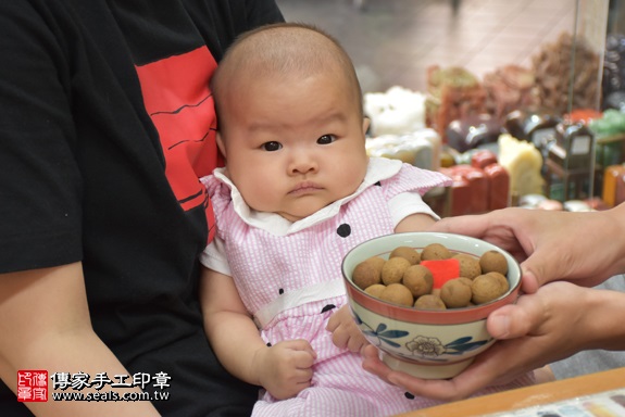 剃胎毛、滿月剃頭、嬰兒剃頭、嬰兒理髮、嬰兒剃髮、嬰兒剃胎毛、嬰兒滿月剃頭、寶寶剃頭、剃胎毛儀式、剃胎毛吉祥話、滿月剃頭儀式、滿月剃頭吉祥話、寶寶剃胎毛、寶寶滿月剃頭理髮、 新北市永和地區剃胎毛、新北市永和地區滿月剃頭、新北市永和地區嬰兒剃頭剃胎毛、新北市永和地區嬰兒理髮、新北市嬰兒剃髮、鄭寶寶(新北永和區嬰兒寶寶滿月剃頭理髮、免費嬰兒剃胎毛儀式吉祥話)。中國風會場，爸媽寶貝免費穿「日中韓」古裝禮服。專業拍照、DVD光碟、證書。★購買「臍帶章、肚臍章、胎毛筆刷印章」贈送：剃頭、收涎、抓周，三選一。2017.10.03照片6