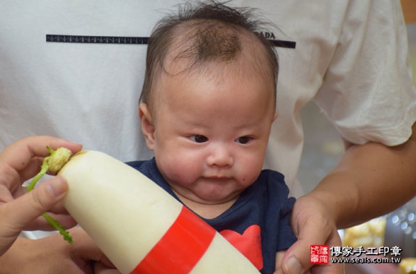 剃胎毛、滿月剃頭、嬰兒剃頭、嬰兒理髮、嬰兒剃髮、嬰兒剃胎毛、嬰兒滿月剃頭、寶寶剃頭、剃胎毛儀式、剃胎毛吉祥話、滿月剃頭儀式、滿月剃頭吉祥話、寶寶剃胎毛、寶寶滿月剃頭理髮、台中北屯區剃胎毛、台中北屯區滿月剃頭、台中北屯區嬰兒剃頭剃胎毛、台中北屯區嬰兒理髮、台中北屯區嬰兒剃髮、林寶寶(台中北屯區嬰兒寶寶滿月剃頭理髮、免費嬰兒剃胎毛儀式吉祥話)。中國風會場，爸媽寶貝免費穿「日中韓」古裝禮服。專業拍照、DVD光碟、證書。★購買「臍帶章、肚臍章、胎毛筆刷印章」贈送：剃頭、收涎、抓周，三選一。2016.08.01  照片11