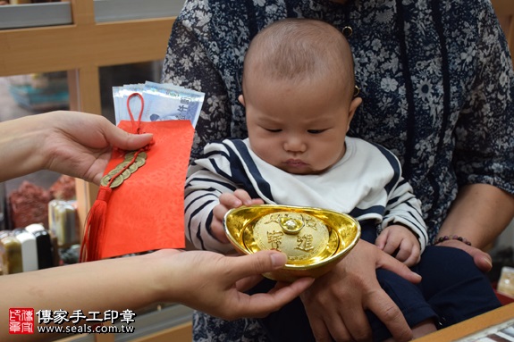 剃胎毛、滿月剃頭、嬰兒剃頭、嬰兒理髮、嬰兒剃髮、嬰兒剃胎毛、嬰兒滿月剃頭、寶寶剃頭、剃胎毛儀式、剃胎毛吉祥話、滿月剃頭儀式、滿月剃頭吉祥話、寶寶剃胎毛、寶寶滿月剃頭理髮、新北永和區剃胎毛、新北永和區滿月剃頭、新北永和區嬰兒剃頭剃胎毛、新北永和區嬰兒理髮、新北永和區嬰兒剃髮、謝寶寶(新北永和區嬰兒寶寶滿月剃頭理髮、免費嬰兒剃胎毛儀式吉祥話)。中國風會場，爸媽寶貝免費穿「日中韓」古裝禮服。專業拍照、DVD光碟、證書。★購買「臍帶章、肚臍章、胎毛筆刷印章」贈送：剃頭、收涎、抓周，三選一。2016.11.12 照片15