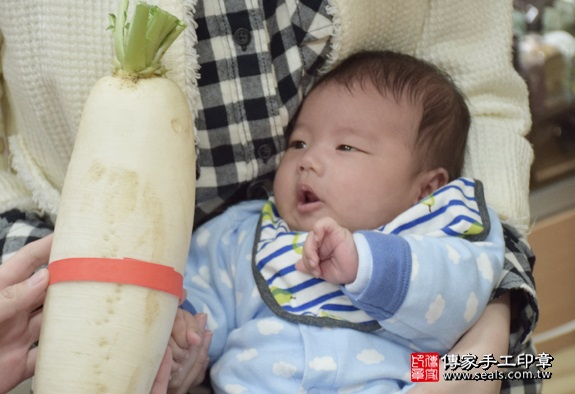 剃胎毛、滿月剃頭、嬰兒剃頭、嬰兒理髮、嬰兒剃髮、嬰兒剃胎毛、嬰兒滿月剃頭、寶寶剃頭、剃胎毛儀式、剃胎毛吉祥話、滿月剃頭儀式、滿月剃頭吉祥話、寶寶剃胎毛、寶寶滿月剃頭理髮、新北永和區剃胎毛、新北永和區滿月剃頭、新北永和區嬰兒剃頭剃胎毛、新北永和區嬰兒理髮、新北永和區嬰兒剃髮、仝寶寶(新北永和區嬰兒寶寶滿月剃頭理髮、免費嬰兒剃胎毛儀式吉祥話)。中國風會場，爸媽寶貝免費穿「日中韓」古裝禮服。專業拍照、DVD光碟、證書。★購買「臍帶章、肚臍章、胎毛筆刷印章」贈送：剃頭、收涎、抓周，三選一。2016.01.30 照片11