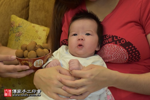 剃胎毛、滿月剃頭、嬰兒剃頭、嬰兒理髮、嬰兒剃髮、嬰兒剃胎毛、嬰兒滿月剃頭、寶寶剃頭、剃胎毛儀式、剃胎毛吉祥話、滿月剃頭儀式、滿月剃頭吉祥話、寶寶剃胎毛、寶寶滿月剃頭理髮、 新北中和區剃胎毛、新北中和區滿月剃頭、 新北中和區嬰兒剃頭剃胎毛、新北中和區嬰兒理髮、新北中和區嬰兒剃髮、曹寶寶(新北中和區到府嬰兒寶寶滿月剃頭理髮、免費到府嬰兒剃胎毛儀式吉祥話)。到府剃頭剃胎毛主持、專業拍照、DVD光碟、證書。★購買「臍帶章、肚臍章、胎毛筆刷印章」贈送：剃頭、收涎、抓周，三選一。2017.05.22  照片7