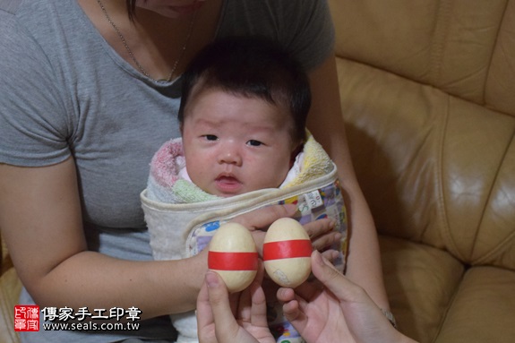 剃胎毛、滿月剃頭、嬰兒剃頭、嬰兒理髮、嬰兒剃髮、嬰兒剃胎毛、嬰兒滿月剃頭、寶寶剃頭、剃胎毛儀式、剃胎毛吉祥話、滿月剃頭儀式、滿月剃頭吉祥話、寶寶剃胎毛、寶寶滿月剃頭理髮、 新北市三峽地區剃胎毛、新北市三峽地區滿月剃頭、新北市三峽地區嬰兒剃頭剃胎毛、新北市三峽地區嬰兒理髮、新北市嬰兒剃髮、 邱寶寶(新北三峽區到府嬰兒寶寶滿月剃頭理髮、免費到府嬰兒剃胎毛儀式吉祥話)。到府剃頭剃胎毛主持、專業拍照、DVD光碟、證書。★購買「臍帶章、肚臍章、胎毛筆刷印章」贈送：剃頭、收涎、抓周，三選一。2017.09.02照片4