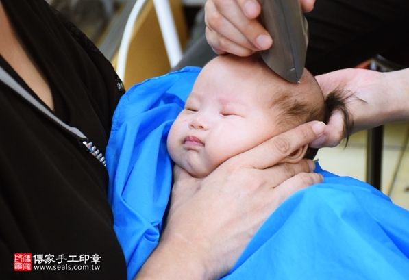 剃胎毛、滿月剃頭、嬰兒剃頭、嬰兒理髮、嬰兒剃髮、嬰兒剃胎毛、嬰兒滿月剃頭、寶寶剃頭、剃胎毛儀式、剃胎毛吉祥話、滿月剃頭儀式、滿月剃頭吉祥話、寶寶剃胎毛、寶寶滿月剃頭理髮、新北永和區剃胎毛、新北永和區滿月剃頭、新北永和區嬰兒剃頭剃胎毛、新北永和區嬰兒理髮、新北永和區嬰兒剃髮、蔡寶寶(新北永和區嬰兒寶寶滿月剃頭理髮、免費嬰兒剃胎毛儀式吉祥話)。中國風會場，爸媽寶貝免費穿「日中韓」古裝禮服。專業拍照、DVD光碟、證書。★購買「臍帶章、肚臍章、胎毛筆刷印章」贈送：剃頭、收涎、抓周，三選一。2016.05.14  照片17
