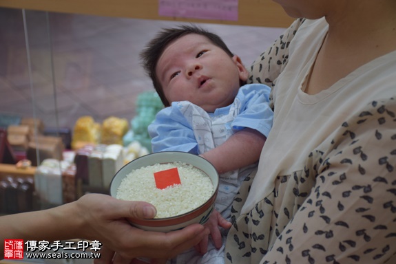 剃胎毛、滿月剃頭、嬰兒剃頭、嬰兒理髮、嬰兒剃髮、嬰兒剃胎毛、嬰兒滿月剃頭、寶寶剃頭、剃胎毛儀式、剃胎毛吉祥話、滿月剃頭儀式、滿月剃頭吉祥話、寶寶剃胎毛、寶寶滿月剃頭理髮、新北永和區剃胎毛、新北永和區滿月剃頭、新北永和區嬰兒剃頭剃胎毛、新北永和區嬰兒理髮、新北永和區嬰兒剃髮、金寶寶(新北永和區嬰兒寶寶滿月剃頭理髮、免費嬰兒剃胎毛儀式吉祥話)。中國風會場，爸媽寶貝免費穿「日中韓」古裝禮服。專業拍照、DVD光碟、證書。★購買「臍帶章、肚臍章、胎毛筆刷印章」贈送：剃頭、收涎、抓周，三選一。2016.08.21  照片6