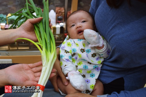 剃胎毛、滿月剃頭、嬰兒剃頭、嬰兒理髮、嬰兒剃髮、嬰兒剃胎毛、嬰兒滿月剃頭、寶寶剃頭、剃胎毛儀式、剃胎毛吉祥話、滿月剃頭儀式、滿月剃頭吉祥話、寶寶剃胎毛、寶寶滿月剃頭理髮、新北永和區剃胎毛、新北永和區滿月剃頭、新北永和區嬰兒剃頭剃胎毛、新北永和區嬰兒理髮、新北永和區嬰兒剃髮、李寶寶(新北永和區嬰兒寶寶滿月剃頭理髮、免費嬰兒剃胎毛儀式吉祥話)。中國風會場，爸媽寶貝免費穿「日中韓」古裝禮服。專業拍照、DVD光碟、證書。★購買「臍帶章、肚臍章、胎毛筆刷印章」贈送：剃頭、收涎、抓周，三選一。2016.11.23 照片13