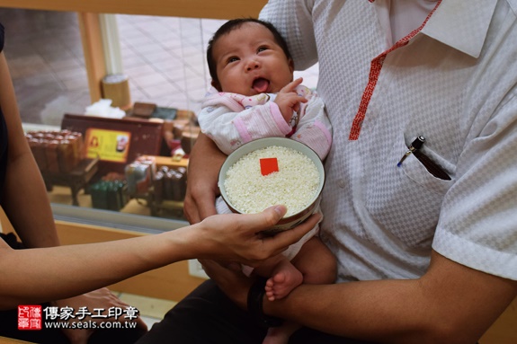 剃胎毛、滿月剃頭、嬰兒剃頭、嬰兒理髮、嬰兒剃髮、嬰兒剃胎毛、嬰兒滿月剃頭、寶寶剃頭、剃胎毛儀式、剃胎毛吉祥話、滿月剃頭儀式、滿月剃頭吉祥話、寶寶剃胎毛、寶寶滿月剃頭理髮、新北永和區剃胎毛、新北永和區滿月剃頭、新北永和區嬰兒剃頭剃胎毛、新北永和區嬰兒理髮、新北永和區嬰兒剃髮、楊寶寶(新北永和區嬰兒寶寶滿月剃頭理髮、免費嬰兒剃胎毛儀式吉祥話)。中國風會場，爸媽寶貝免費穿「日中韓」古裝禮服。專業拍照、DVD光碟、證書。★購買「臍帶章、肚臍章、胎毛筆刷印章」贈送：剃頭、收涎、抓周，三選一。2016.09.21  照片7