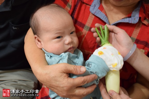 剃胎毛、滿月剃頭、嬰兒剃頭、嬰兒理髮、嬰兒剃髮、嬰兒剃胎毛、嬰兒滿月剃頭、寶寶剃頭、剃胎毛儀式、剃胎毛吉祥話、滿月剃頭儀式、滿月剃頭吉祥話、寶寶剃胎毛、寶寶滿月剃頭理髮、 新竹芎林鄉剃胎毛、新竹芎林鄉滿月剃頭、 新竹芎林鄉嬰兒剃頭剃胎毛、新竹芎林鄉嬰兒理髮、新竹芎林鄉嬰兒剃髮、黃寶寶(新竹芎林鄉到府嬰兒寶寶滿月剃頭理髮、免費到府嬰兒剃胎毛儀式吉祥話)。到府剃頭剃胎毛主持、專業拍照、DVD光碟、證書。★購買「臍帶章、肚臍章、胎毛筆刷印章」贈送：剃頭、收涎、抓周，三選一。2016.10.30  照片10