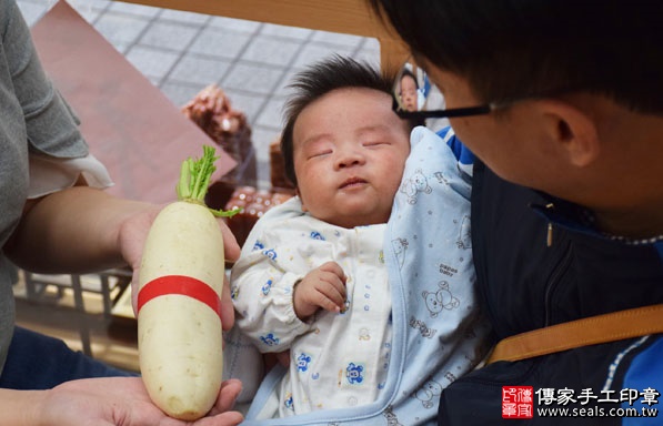 剃胎毛、滿月剃頭、嬰兒剃頭、嬰兒理髮、嬰兒剃髮、嬰兒剃胎毛、嬰兒滿月剃頭、寶寶剃頭、剃胎毛儀式、剃胎毛吉祥話、滿月剃頭儀式、滿月剃頭吉祥話、寶寶剃胎毛、寶寶滿月剃頭理髮、新竹香山區剃胎毛、新竹香山區滿月剃頭、新竹香山區嬰兒剃頭剃胎毛、新竹香山區嬰兒理髮、新竹香山區嬰兒剃髮、陳寶寶(新竹香山區嬰兒寶寶滿月剃頭理髮、免費嬰兒剃胎毛儀式吉祥話)。中國風會場，爸媽寶貝免費穿「日中韓」古裝禮服。專業拍照、DVD光碟、證書。★購買「臍帶章、肚臍章、胎毛筆刷印章」贈送：剃頭、收涎、抓周，三選一。2016.11.05 照片13