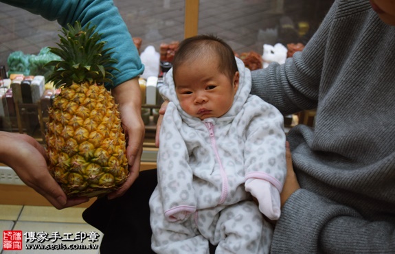 剃胎毛、滿月剃頭、嬰兒剃頭、嬰兒理髮、嬰兒剃髮、嬰兒剃胎毛、嬰兒滿月剃頭、寶寶剃頭、剃胎毛儀式、剃胎毛吉祥話、滿月剃頭儀式、滿月剃頭吉祥話、寶寶剃胎毛、寶寶滿月剃頭理髮、新北永和區剃胎毛、新北永和區滿月剃頭、新北永和區嬰兒剃頭剃胎毛、新北永和區嬰兒理髮、新北永和區嬰兒剃髮、林寶寶(新北永和區嬰兒寶寶滿月剃頭理髮、免費嬰兒剃胎毛儀式吉祥話)。中國風會場，爸媽寶貝免費穿「日中韓」古裝禮服。專業拍照、DVD光碟、證書。★購買「臍帶章、肚臍章、胎毛筆刷印章」贈送：剃頭、收涎、抓周，三選一。2016.12.28 照片15