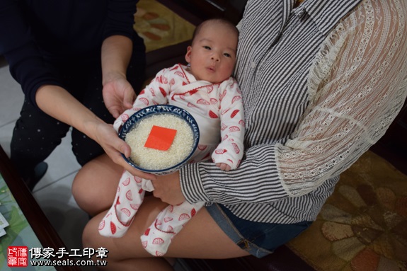 剃胎毛、滿月剃頭、嬰兒剃頭、嬰兒理髮、嬰兒剃髮、嬰兒剃胎毛、嬰兒滿月剃頭、寶寶剃頭、剃胎毛儀式、剃胎毛吉祥話、滿月剃頭儀式、滿月剃頭吉祥話、寶寶剃胎毛、寶寶滿月剃頭理髮、 新北五股區剃胎毛、新北五股區滿月剃頭、 新北五股區嬰兒剃頭剃胎毛、新北五股區嬰兒理髮、新北五股區嬰兒剃髮、陳寶寶(新北五股區到府嬰兒寶寶滿月剃頭理髮、免費到府嬰兒剃胎毛儀式吉祥話)。到府剃頭剃胎毛主持、專業拍照、DVD光碟、證書。★購買「臍帶章、肚臍章、胎毛筆刷印章」贈送：剃頭、收涎、抓周，三選一。2017.01.10  照片6