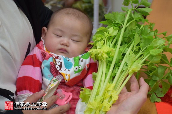 剃胎毛、滿月剃頭、嬰兒剃頭、嬰兒理髮、嬰兒剃髮、嬰兒剃胎毛、嬰兒滿月剃頭、寶寶剃頭、剃胎毛儀式、剃胎毛吉祥話、滿月剃頭儀式、滿月剃頭吉祥話、寶寶剃胎毛、寶寶滿月剃頭理髮、新北永和區剃胎毛、新北永和區滿月剃頭、新北永和區嬰兒剃頭剃胎毛、新北永和區嬰兒理髮、新北永和區嬰兒剃髮、洪寶寶(新北永和區嬰兒寶寶滿月剃頭理髮、免費嬰兒剃胎毛儀式吉祥話)。中國風會場，爸媽寶貝免費穿「日中韓」古裝禮服。專業拍照、DVD光碟、證書。★購買「臍帶章、肚臍章、胎毛筆刷印章」贈送：剃頭、收涎、抓周，三選一。2017.02.25 照片10