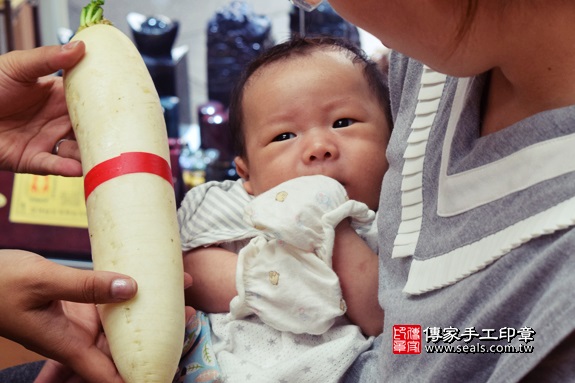 剃胎毛、滿月剃頭、嬰兒剃頭、嬰兒理髮、嬰兒剃髮、嬰兒剃胎毛、嬰兒滿月剃頭、寶寶剃頭、剃胎毛儀式、剃胎毛吉祥話、滿月剃頭儀式、滿月剃頭吉祥話、寶寶剃胎毛、寶寶滿月剃頭理髮、 台中市北區地區剃胎毛、台中市北區地區滿月剃頭、台中市北區地區嬰兒剃頭剃胎毛、台中市北區地區嬰兒理髮、台中市嬰兒剃髮、吳寶寶(台中市北區嬰兒寶寶滿月剃頭理髮、免費嬰兒剃胎毛儀式吉祥話)。中國風會場，爸媽寶貝免費穿「日中韓」古裝禮服。專業拍照、DVD光碟、證書。★購買「臍帶章、肚臍章、胎毛筆刷印章」贈送：剃頭、收涎、抓周，三選一。2017.10.10照片12