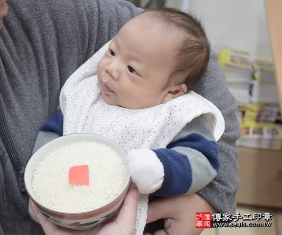 剃胎毛、滿月剃頭、嬰兒剃頭、嬰兒理髮、嬰兒剃髮、嬰兒剃胎毛、嬰兒滿月剃頭、寶寶剃頭、剃胎毛儀式、剃胎毛吉祥話、滿月剃頭儀式、滿月剃頭吉祥話、寶寶剃胎毛、寶寶滿月剃頭理髮、新北永和區剃胎毛、新北永和區滿月剃頭、新北永和區嬰兒剃頭剃胎毛、新北永和區嬰兒理髮、新北永和區嬰兒剃髮、簡寶寶(新北永和區嬰兒寶寶滿月剃頭理髮、免費嬰兒剃胎毛儀式吉祥話)。中國風會場，爸媽寶貝免費穿「日中韓」古裝禮服。專業拍照、DVD光碟、證書。★購買「臍帶章、肚臍章、胎毛筆刷印章」贈送：剃頭、收涎、抓周，三選一。2016.01.23 照片6