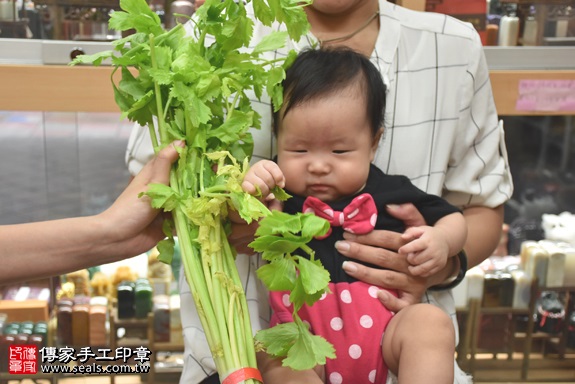 剃胎毛、滿月剃頭、嬰兒剃頭、嬰兒理髮、嬰兒剃髮、嬰兒剃胎毛、嬰兒滿月剃頭、寶寶剃頭、剃胎毛儀式、剃胎毛吉祥話、滿月剃頭儀式、滿月剃頭吉祥話、寶寶剃胎毛、寶寶滿月剃頭理髮、新北永和區剃胎毛、新北永和區滿月剃頭、新北永和區嬰兒剃頭剃胎毛、新北永和區嬰兒理髮、新北永和區嬰兒剃髮、郭寶寶(新北永和區嬰兒寶寶滿月剃頭理髮、免費嬰兒剃胎毛儀式吉祥話)。中國風會場，爸媽寶貝免費穿「日中韓」古裝禮服。專業拍照、DVD光碟、證書。★購買「臍帶章、肚臍章、胎毛筆刷印章」贈送：剃頭、收涎、抓周，三選一。2017.06.03 照片11