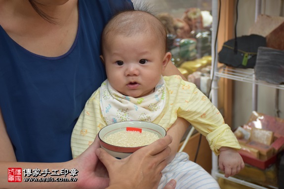 剃胎毛、滿月剃頭、嬰兒剃頭、嬰兒理髮、嬰兒剃髮、嬰兒剃胎毛、嬰兒滿月剃頭、寶寶剃頭、剃胎毛儀式、剃胎毛吉祥話、滿月剃頭儀式、滿月剃頭吉祥話、寶寶剃胎毛、寶寶滿月剃頭理髮、 新北市永和地區剃胎毛、新北市永和地區滿月剃頭、新北市永和地區嬰兒剃頭剃胎毛、新北市永和地區嬰兒理髮、新北市嬰兒剃髮、廖寶寶(新北永和區嬰兒寶寶滿月剃頭理髮、免費嬰兒剃胎毛儀式吉祥話)。中國風會場，爸媽寶貝免費穿「日中韓」古裝禮服。專業拍照、DVD光碟、證書。★購買「臍帶章、肚臍章、胎毛筆刷印章」贈送：剃頭、收涎、抓周，三選一。2017.10.09照片6