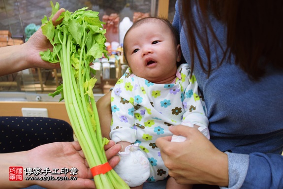 剃胎毛、滿月剃頭、嬰兒剃頭、嬰兒理髮、嬰兒剃髮、嬰兒剃胎毛、嬰兒滿月剃頭、寶寶剃頭、剃胎毛儀式、剃胎毛吉祥話、滿月剃頭儀式、滿月剃頭吉祥話、寶寶剃胎毛、寶寶滿月剃頭理髮、新北永和區剃胎毛、新北永和區滿月剃頭、新北永和區嬰兒剃頭剃胎毛、新北永和區嬰兒理髮、新北永和區嬰兒剃髮、李寶寶(新北永和區嬰兒寶寶滿月剃頭理髮、免費嬰兒剃胎毛儀式吉祥話)。中國風會場，爸媽寶貝免費穿「日中韓」古裝禮服。專業拍照、DVD光碟、證書。★購買「臍帶章、肚臍章、胎毛筆刷印章」贈送：剃頭、收涎、抓周，三選一。2016.11.23 照片12