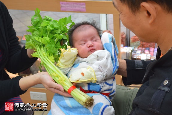 剃胎毛、滿月剃頭、嬰兒剃頭、嬰兒理髮、嬰兒剃髮、嬰兒剃胎毛、嬰兒滿月剃頭、寶寶剃頭、剃胎毛儀式、剃胎毛吉祥話、滿月剃頭儀式、滿月剃頭吉祥話、寶寶剃胎毛、寶寶滿月剃頭理髮、新北永和區剃胎毛、新北永和區滿月剃頭、新北永和區嬰兒剃頭剃胎毛、新北永和區嬰兒理髮、新北永和區嬰兒剃髮、林寶寶(新北永和區嬰兒寶寶滿月剃頭理髮、免費嬰兒剃胎毛儀式吉祥話)。中國風會場，爸媽寶貝免費穿「日中韓」古裝禮服。專業拍照、DVD光碟、證書。★購買「臍帶章、肚臍章、胎毛筆刷印章」贈送：剃頭、收涎、抓周，三選一。2017.02.06 照片11