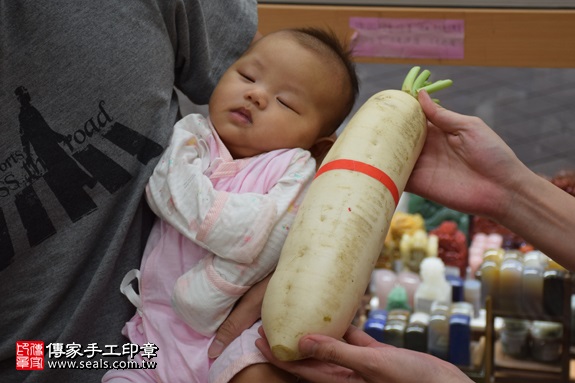 剃胎毛、滿月剃頭、嬰兒剃頭、嬰兒理髮、嬰兒剃髮、嬰兒剃胎毛、嬰兒滿月剃頭、寶寶剃頭、剃胎毛儀式、剃胎毛吉祥話、滿月剃頭儀式、滿月剃頭吉祥話、寶寶剃胎毛、寶寶滿月剃頭理髮、新北永和區剃胎毛、新北永和區滿月剃頭、新北永和區嬰兒剃頭剃胎毛、新北永和區嬰兒理髮、新北永和區嬰兒剃髮、藍寶寶(新北永和區嬰兒寶寶滿月剃頭理髮、免費嬰兒剃胎毛儀式吉祥話)。中國風會場，爸媽寶貝免費穿「日中韓」古裝禮服。專業拍照、DVD光碟、證書。★購買「臍帶章、肚臍章、胎毛筆刷印章」贈送：剃頭、收涎、抓周，三選一。2017.05.13 照片13