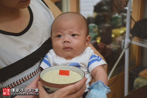 剃胎毛、滿月剃頭、嬰兒剃頭、嬰兒理髮、嬰兒剃髮、嬰兒剃胎毛、嬰兒滿月剃頭、寶寶剃頭、剃胎毛儀式、剃胎毛吉祥話、滿月剃頭儀式、滿月剃頭吉祥話、寶寶剃胎毛、寶寶滿月剃頭理髮、新北永和區剃胎毛、新北永和區滿月剃頭、新北永和區嬰兒剃頭剃胎毛、新北永和區嬰兒理髮、新北永和區嬰兒剃髮、簡寶寶(新北永和區嬰兒寶寶滿月剃頭理髮、免費嬰兒剃胎毛儀式吉祥話)。中國風會場，爸媽寶貝免費穿「日中韓」古裝禮服。專業拍照、DVD光碟、證書。★購買「臍帶章、肚臍章、胎毛筆刷印章」贈送：剃頭、收涎、抓周，三選一。2017.06.24 照片7