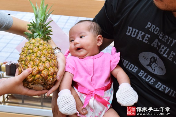 剃胎毛、滿月剃頭、嬰兒剃頭、嬰兒理髮、嬰兒剃髮、嬰兒剃胎毛、嬰兒滿月剃頭、寶寶剃頭、剃胎毛儀式、剃胎毛吉祥話、滿月剃頭儀式、滿月剃頭吉祥話、寶寶剃胎毛、寶寶滿月剃頭理髮、新竹香山區剃胎毛、新竹香山區滿月剃頭、新竹香山區嬰兒剃頭剃胎毛、新竹香山區嬰兒理髮、新竹香山區嬰兒剃髮、周寶寶(新竹香山區嬰兒寶寶滿月剃頭理髮、免費嬰兒剃胎毛儀式吉祥話)。中國風會場，爸媽寶貝免費穿「日中韓」古裝禮服。專業拍照、DVD光碟、證書。★購買「臍帶章、肚臍章、胎毛筆刷印章」贈送：剃頭、收涎、抓周，三選一。2016.07.20  照片13