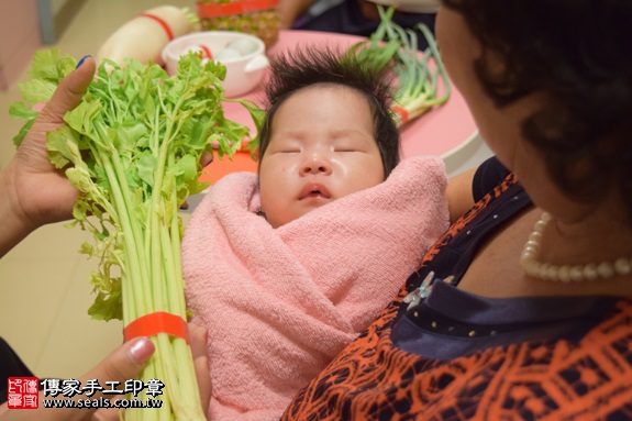 剃胎毛、滿月剃頭、嬰兒剃頭、嬰兒理髮、嬰兒剃髮、嬰兒剃胎毛、嬰兒滿月剃頭、寶寶剃頭、剃胎毛儀式、剃胎毛吉祥話、滿月剃頭儀式、滿月剃頭吉祥話、寶寶剃胎毛、寶寶滿月剃頭理髮、 台中南屯區剃胎毛、台中南屯區滿月剃頭、 台中南屯區嬰兒剃頭剃胎毛、台中南屯區嬰兒理髮、台中南屯區嬰兒剃髮、潘寶寶(台中南屯區到府嬰兒寶寶滿月剃頭理髮、免費到府嬰兒剃胎毛儀式吉祥話)。到府剃頭剃胎毛主持、專業拍照、DVD光碟、證書。★購買「臍帶章、肚臍章、胎毛筆刷印章」贈送：剃頭、收涎、抓周，三選一。2016.07.20  照片11