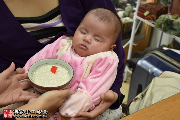 剃胎毛、滿月剃頭、嬰兒剃頭、嬰兒理髮、嬰兒剃髮、嬰兒剃胎毛、嬰兒滿月剃頭、寶寶剃頭、剃胎毛儀式、剃胎毛吉祥話、滿月剃頭儀式、滿月剃頭吉祥話、寶寶剃胎毛、寶寶滿月剃頭理髮、新北永和區剃胎毛、新北永和區滿月剃頭、新北永和區嬰兒剃頭剃胎毛、新北永和區嬰兒理髮、新北永和區嬰兒剃髮、謝寶寶(新北永和區嬰兒寶寶滿月剃頭理髮、免費嬰兒剃胎毛儀式吉祥話)。中國風會場，爸媽寶貝免費穿「日中韓」古裝禮服。專業拍照、DVD光碟、證書。★購買「臍帶章、肚臍章、胎毛筆刷印章」贈送：剃頭、收涎、抓周，三選一。2017.01.12 照片6