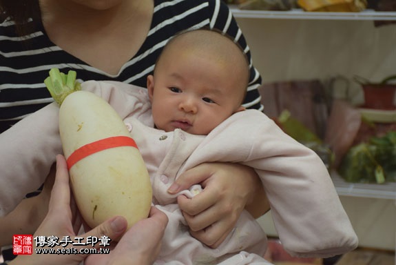 剃胎毛、滿月剃頭、嬰兒剃頭、嬰兒理髮、嬰兒剃髮、嬰兒剃胎毛、嬰兒滿月剃頭、寶寶剃頭、剃胎毛儀式、剃胎毛吉祥話、滿月剃頭儀式、滿月剃頭吉祥話、寶寶剃胎毛、寶寶滿月剃頭理髮、新北永和區剃胎毛、新北永和區滿月剃頭、新北永和區嬰兒剃頭剃胎毛、新北永和區嬰兒理髮、新北永和區嬰兒剃髮、林寶寶(新北永和區嬰兒寶寶滿月剃頭理髮、免費嬰兒剃胎毛儀式吉祥話)。中國風會場，爸媽寶貝免費穿「日中韓」古裝禮服。專業拍照、DVD光碟、證書。★購買「臍帶章、肚臍章、胎毛筆刷印章」贈送：剃頭、收涎、抓周，三選一。2017.02.03 照片13