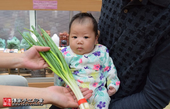 剃胎毛、滿月剃頭、嬰兒剃頭、嬰兒理髮、嬰兒剃髮、嬰兒剃胎毛、嬰兒滿月剃頭、寶寶剃頭、剃胎毛儀式、剃胎毛吉祥話、滿月剃頭儀式、滿月剃頭吉祥話、寶寶剃胎毛、寶寶滿月剃頭理髮、新北永和區剃胎毛、新北永和區滿月剃頭、新北永和區嬰兒剃頭剃胎毛、新北永和區嬰兒理髮、新北永和區嬰兒剃髮、李寶寶(新北永和區嬰兒寶寶滿月剃頭理髮、免費嬰兒剃胎毛儀式吉祥話)。中國風會場，爸媽寶貝免費穿「日中韓」古裝禮服。專業拍照、DVD光碟、證書。★購買「臍帶章、肚臍章、胎毛筆刷印章」贈送：剃頭、收涎、抓周，三選一。2016.12.03 照片12