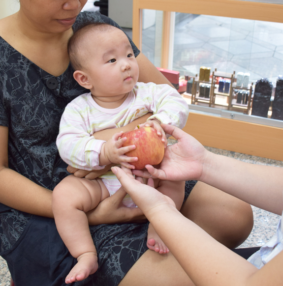 古小妹(台中北區嬰兒寶寶滿月剃頭理髮、免費嬰兒剃胎毛儀式吉祥話)。中國風會場，爸媽寶貝免費穿「日中韓」古裝禮服。專業拍照、DVD光碟、證書。★購買「臍帶章、肚臍章、胎毛筆刷印章」贈送：剃頭、收涎、抓周，三選一。 2015.05.21 照片9