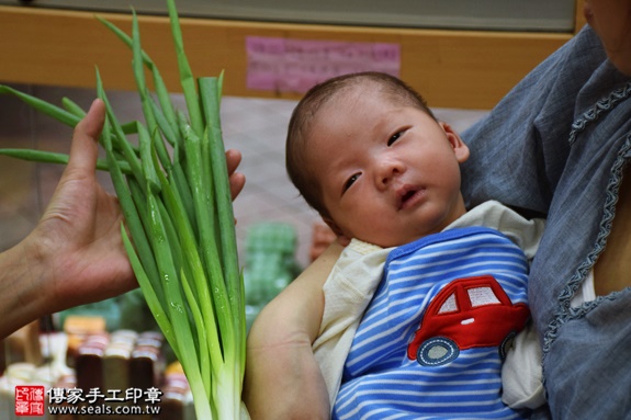 剃胎毛、滿月剃頭、嬰兒剃頭、嬰兒理髮、嬰兒剃髮、嬰兒剃胎毛、嬰兒滿月剃頭、寶寶剃頭、剃胎毛儀式、剃胎毛吉祥話、滿月剃頭儀式、滿月剃頭吉祥話、寶寶剃胎毛、寶寶滿月剃頭理髮、新北新莊區剃胎毛、新北新莊區滿月剃頭、新北新莊區嬰兒剃頭剃胎毛、新北新莊區嬰兒理髮、新北新莊區嬰兒剃髮、萬寶寶(新北新莊區嬰兒寶寶滿月剃頭理髮、免費嬰兒剃胎毛儀式吉祥話)。中國風會場，爸媽寶貝免費穿「日中韓」古裝禮服。專業拍照、DVD光碟、證書。★購買「臍帶章、肚臍章、胎毛筆刷印章」贈送：剃頭、收涎、抓周，三選一。2016.09.26 照片12