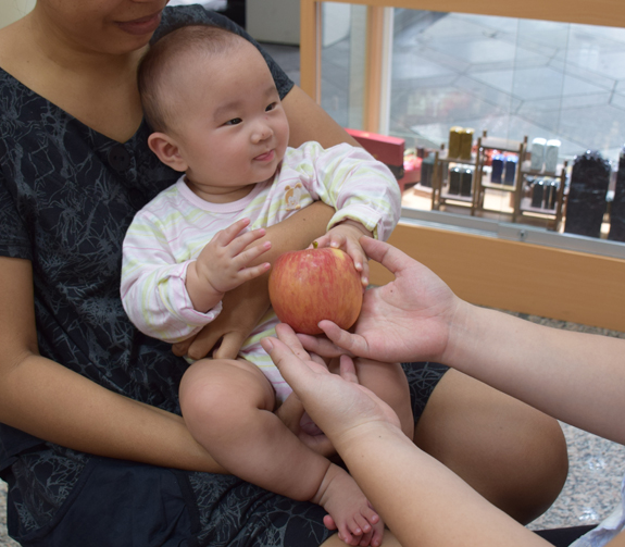 古小妹(台中北區嬰兒寶寶滿月剃頭理髮、免費嬰兒剃胎毛儀式吉祥話)。中國風會場，爸媽寶貝免費穿「日中韓」古裝禮服。專業拍照、DVD光碟、證書。★購買「臍帶章、肚臍章、胎毛筆刷印章」贈送：剃頭、收涎、抓周，三選一。 2015.05.21 照片10