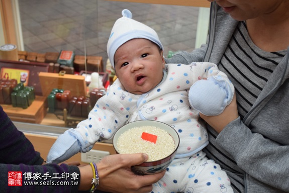 剃胎毛、滿月剃頭、嬰兒剃頭、嬰兒理髮、嬰兒剃髮、嬰兒剃胎毛、嬰兒滿月剃頭、寶寶剃頭、剃胎毛儀式、剃胎毛吉祥話、滿月剃頭儀式、滿月剃頭吉祥話、寶寶剃胎毛、寶寶滿月剃頭理髮、 新北市永和地區剃胎毛、新北市永和地區滿月剃頭、新北市永和地區嬰兒剃頭剃胎毛、新北市永和地區嬰兒理髮、新北市嬰兒剃髮、徐寶寶(新北永和區嬰兒寶寶滿月剃頭理髮、免費嬰兒剃胎毛儀式吉祥話)。中國風會場，爸媽寶貝免費穿「日中韓」古裝禮服。專業拍照、DVD光碟、證書。★購買「臍帶章、肚臍章、胎毛筆刷印章」贈送：剃頭、收涎、抓周，三選一。2017.11.21照片6