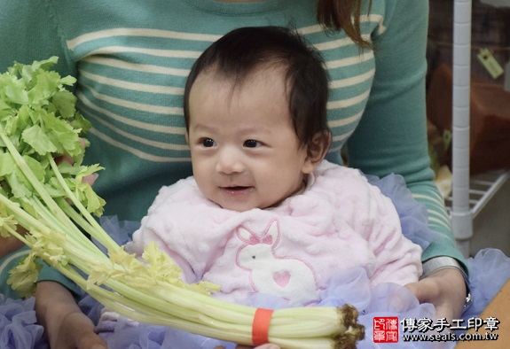 剃胎毛、滿月剃頭、嬰兒剃頭、嬰兒理髮、嬰兒剃髮、嬰兒剃胎毛、嬰兒滿月剃頭、寶寶剃頭、剃胎毛儀式、剃胎毛吉祥話、滿月剃頭儀式、滿月剃頭吉祥話、寶寶剃胎毛、寶寶滿月剃頭理髮、新北永和區剃胎毛、新北永和區滿月剃頭、新北永和區嬰兒剃頭剃胎毛、新北永和區嬰兒理髮、新北永和區嬰兒剃髮、蔡寶寶(新北永和區嬰兒寶寶滿月剃頭理髮、免費嬰兒剃胎毛儀式吉祥話)。中國風會場，爸媽寶貝免費穿「日中韓」古裝禮服。專業拍照、DVD光碟、證書。★購買「臍帶章、肚臍章、胎毛筆刷印章」贈送：剃頭、收涎、抓周，三選一。2016.03.12 照片11