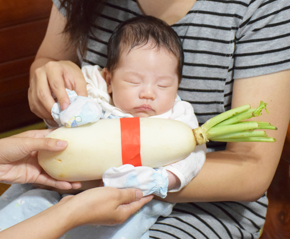 莊寶寶(高雄湖內到府嬰兒寶寶滿月剃頭理髮、免費到府嬰兒剃胎毛儀式吉祥話)。到府剃頭剃胎毛主持、專業拍照、DVD光碟、證書。★購買「臍帶章、肚臍章、胎毛筆刷印章」贈送：剃頭、收涎、抓周，三選一。2015.07.11 照片14